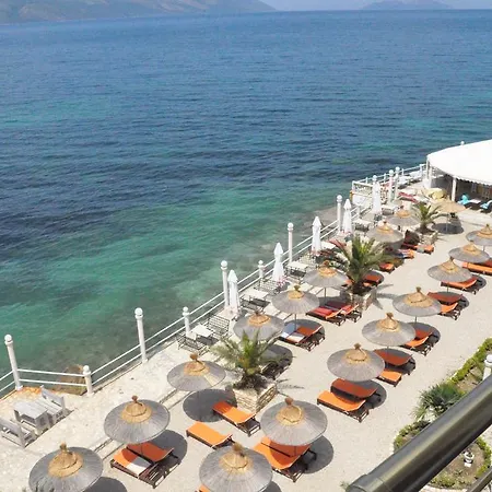 Helia Hotel