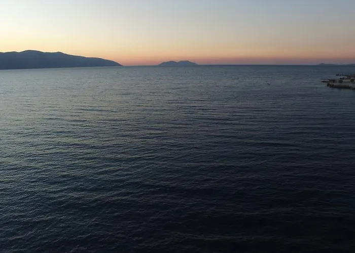 Helia 酒店 Radhimë